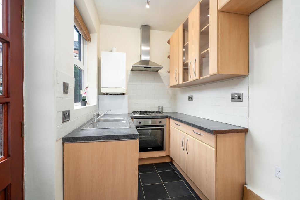 Property photo 3 of 18 Kitchen