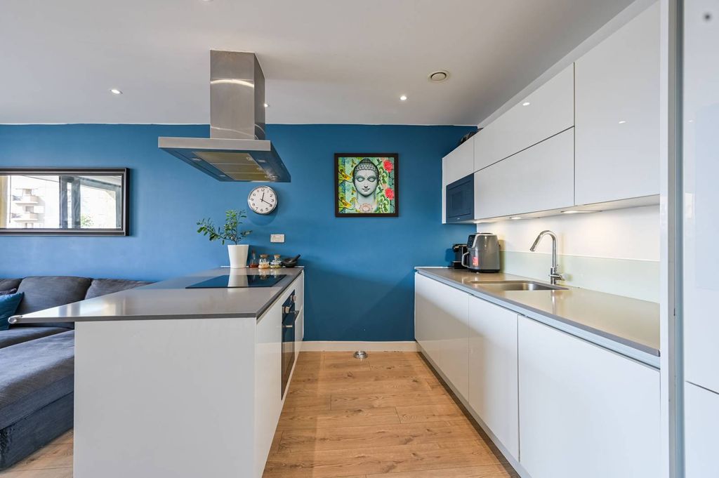 Property photo 3 of 26