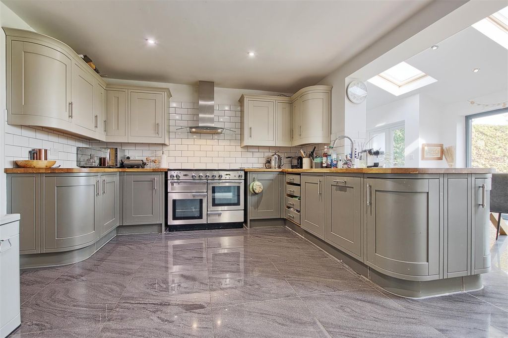 Property photo 3 of 37 Kitchen 3.Jpg