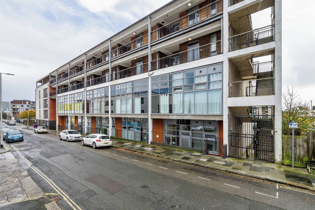 Property photo 1 of 9