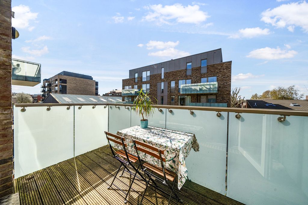 Property photo 3 of 22 1440309-25-69d657...