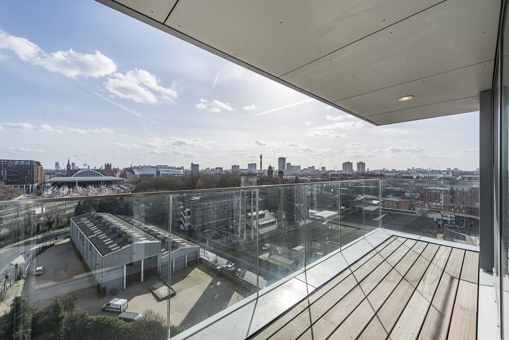 Property photo 3 of 9 Regents Wharf