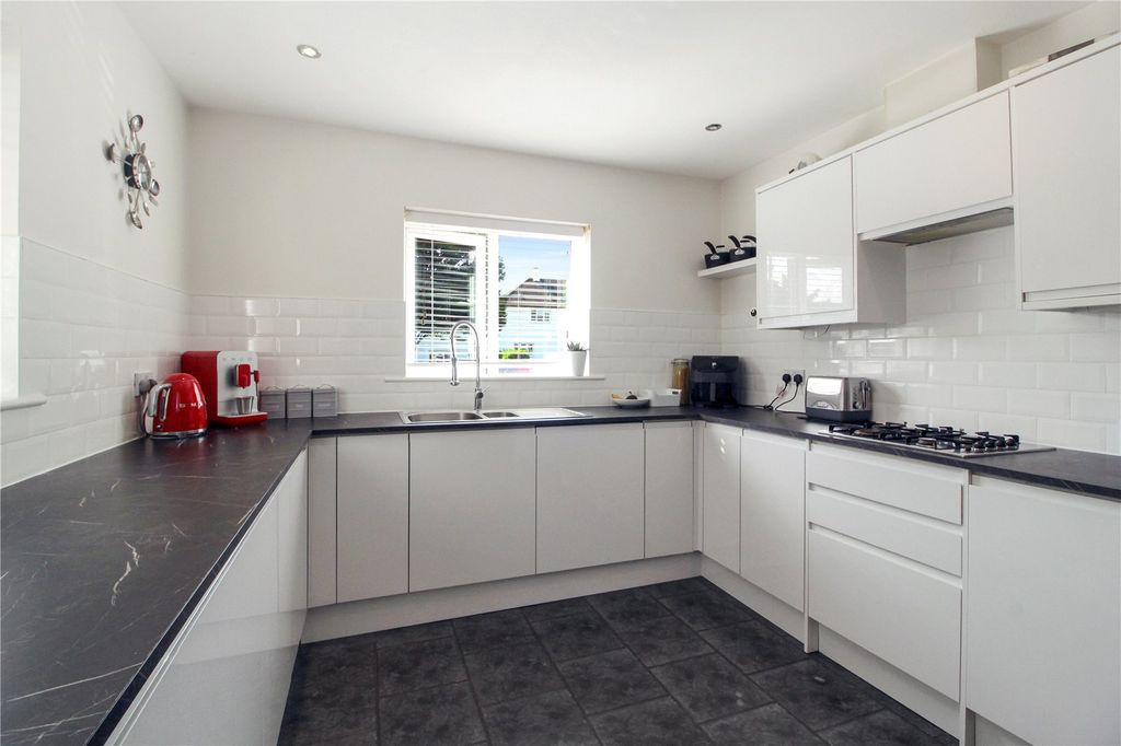 Property photo 3 of 18 Picture No. 02