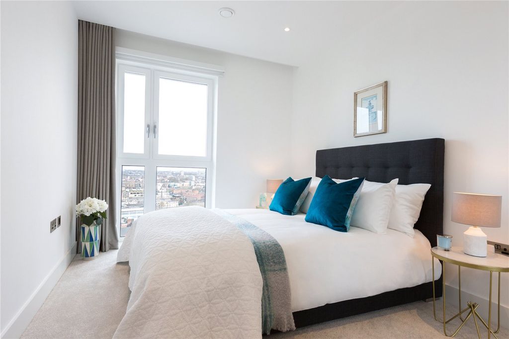 Property photo 3 of 9 Wiverton Tower
