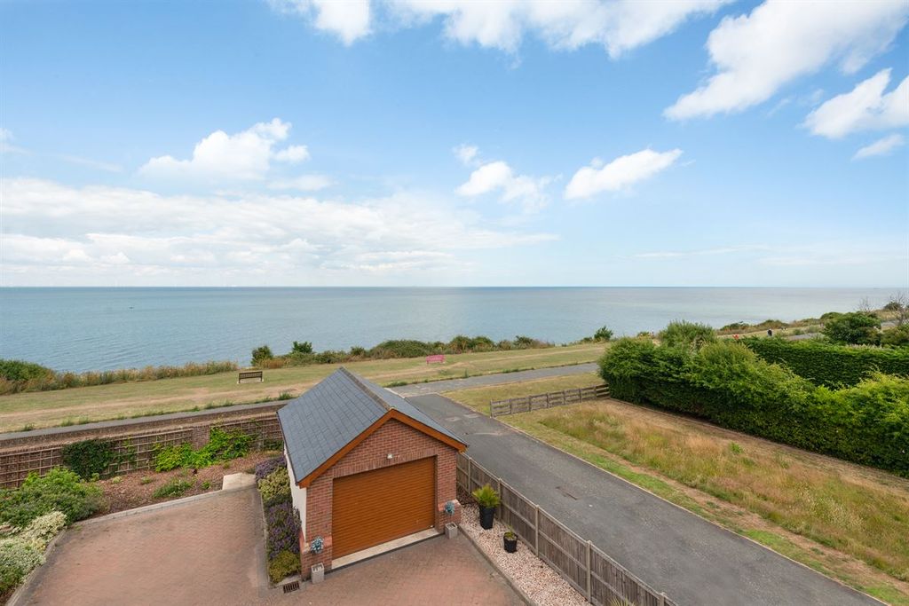Property photo 2 of 37