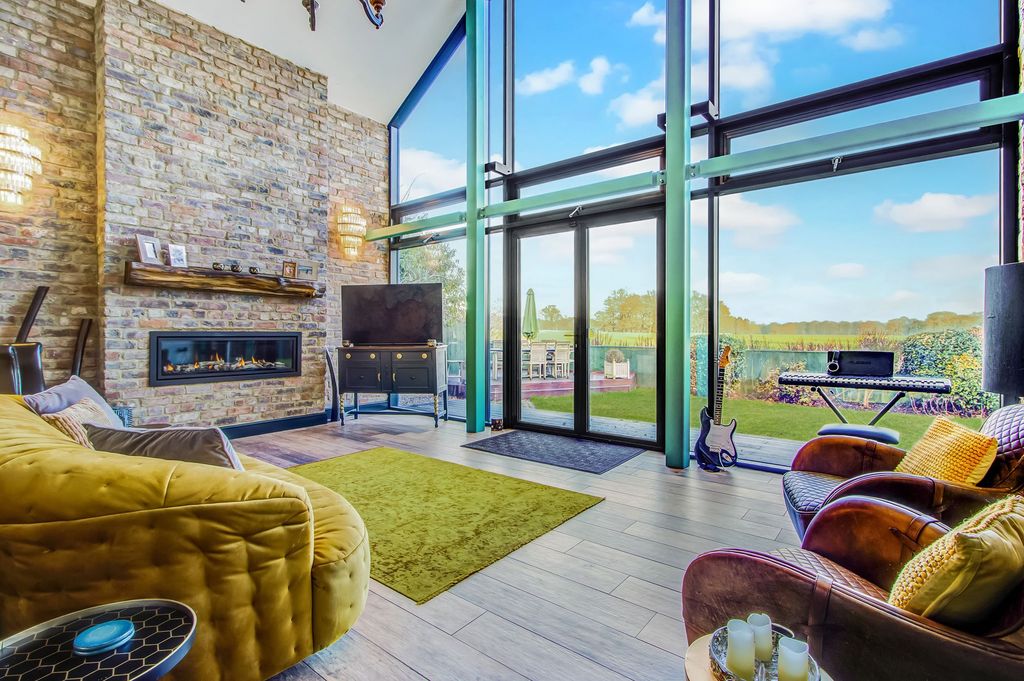 Property photo 2 of 59 Garden Room