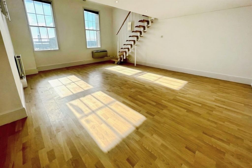 Property photo 2 of 10 (Thumbnail)