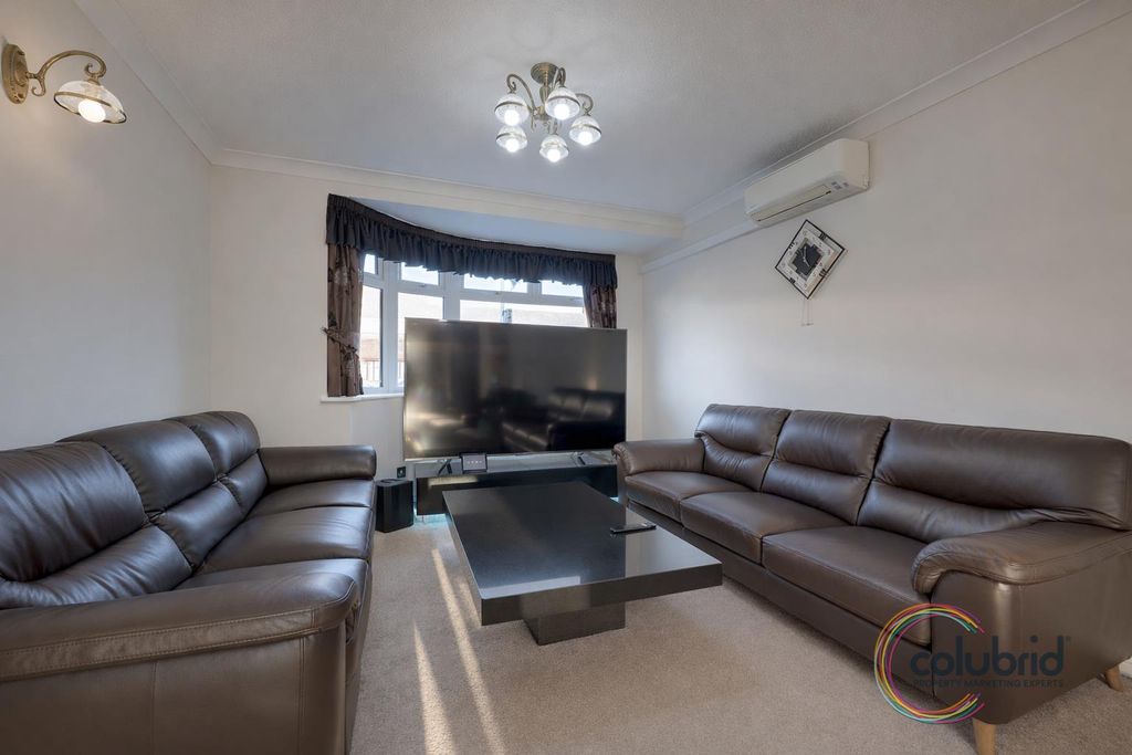 Additional image 7 of 5 bed semi-detached house for saleBlackshots Lane, Grays RM16