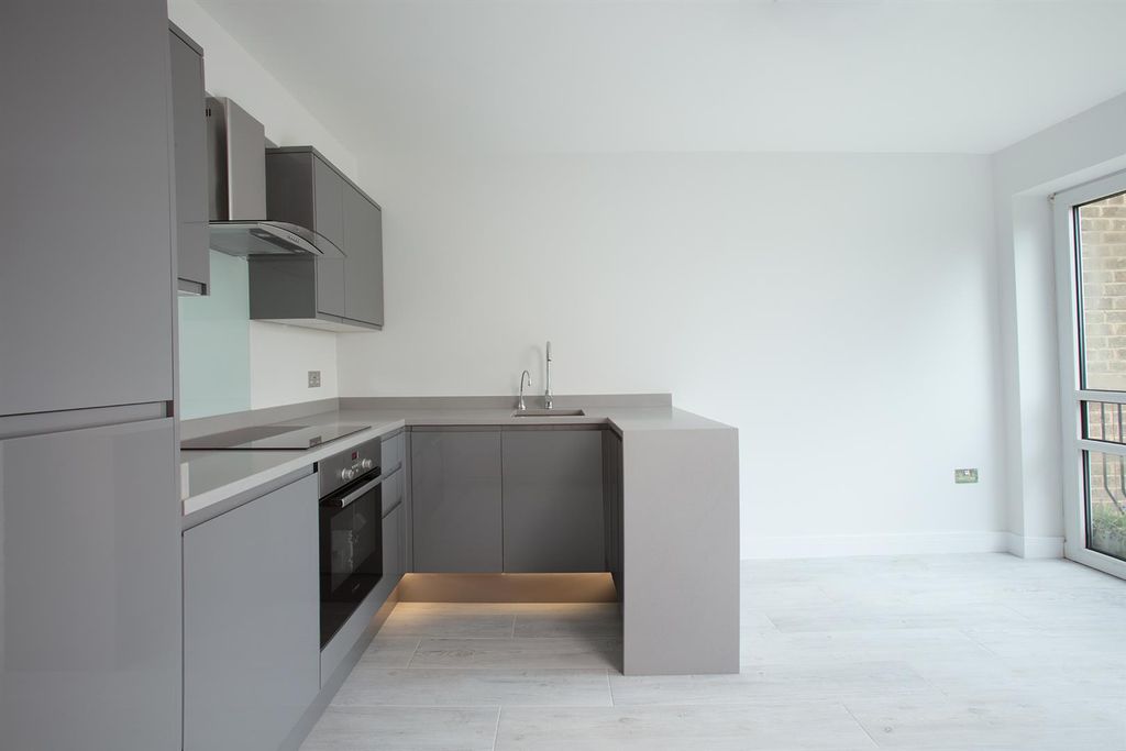 Property photo 3 of 18 Stjohnswood_004.Jpg