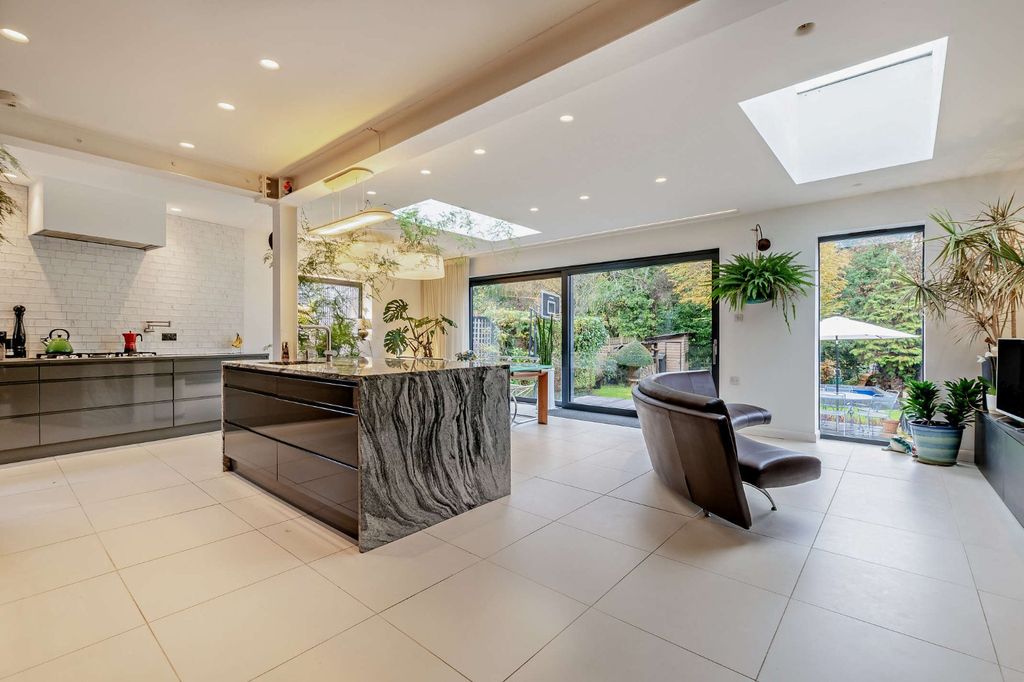 Property photo 3 of 18 Picture No. 07