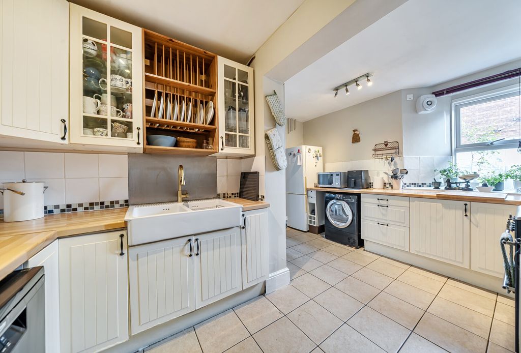 Property photo 3 of 20 1353802-11-68c42E...