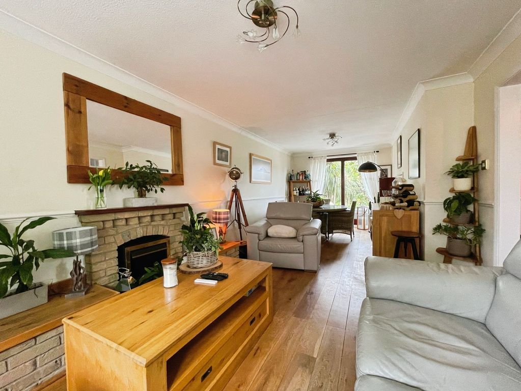 Property photo 2 of 28