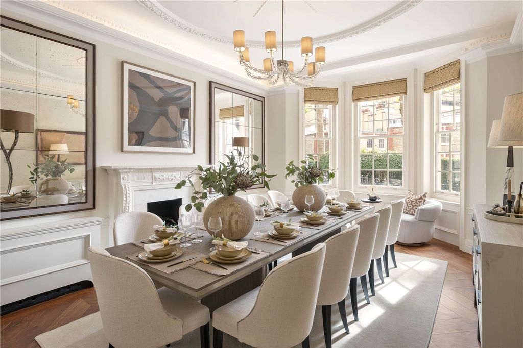 Property photo 3 of 14 Dining Room