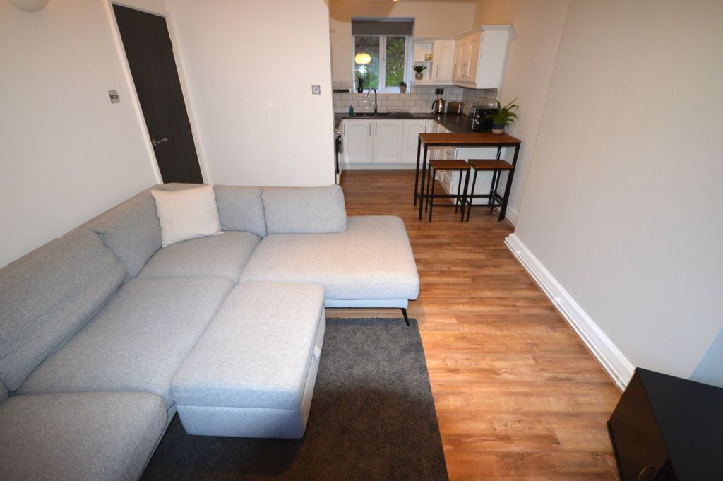 Property photo 3 of 8 Picture No. 14