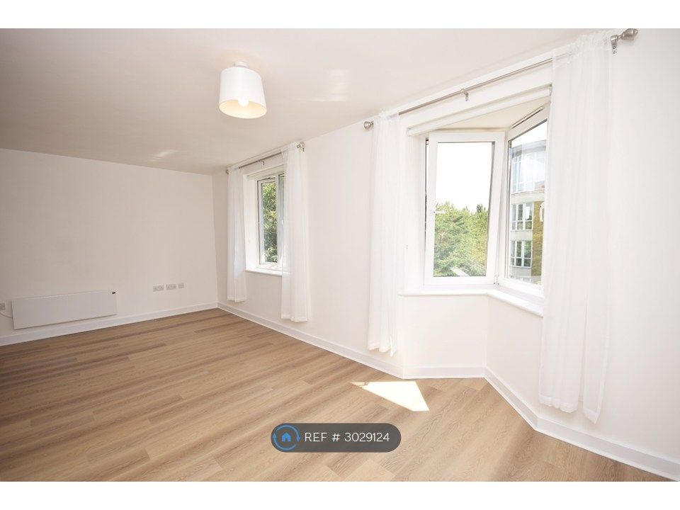 Property photo 1 of 11 Living Room