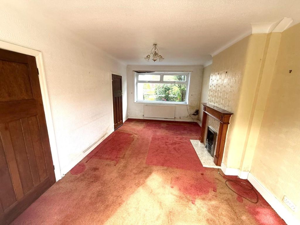 Property photo 3 of 14 Lounge