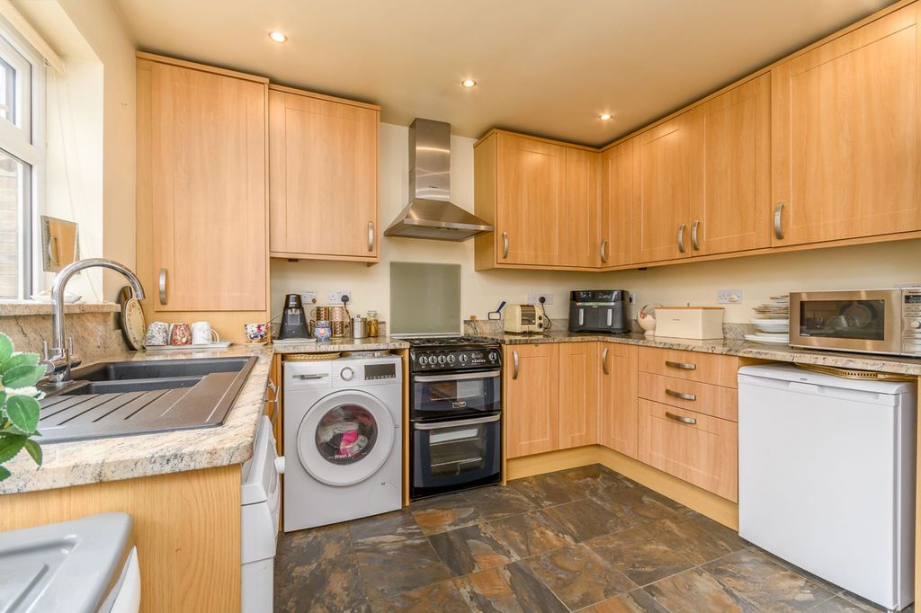 Property photo 3 of 17 Kitchen/Diner