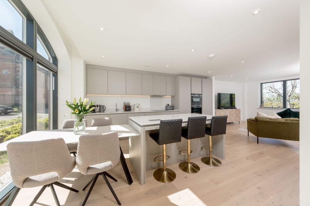 Property photo 2 of 28 Gallery