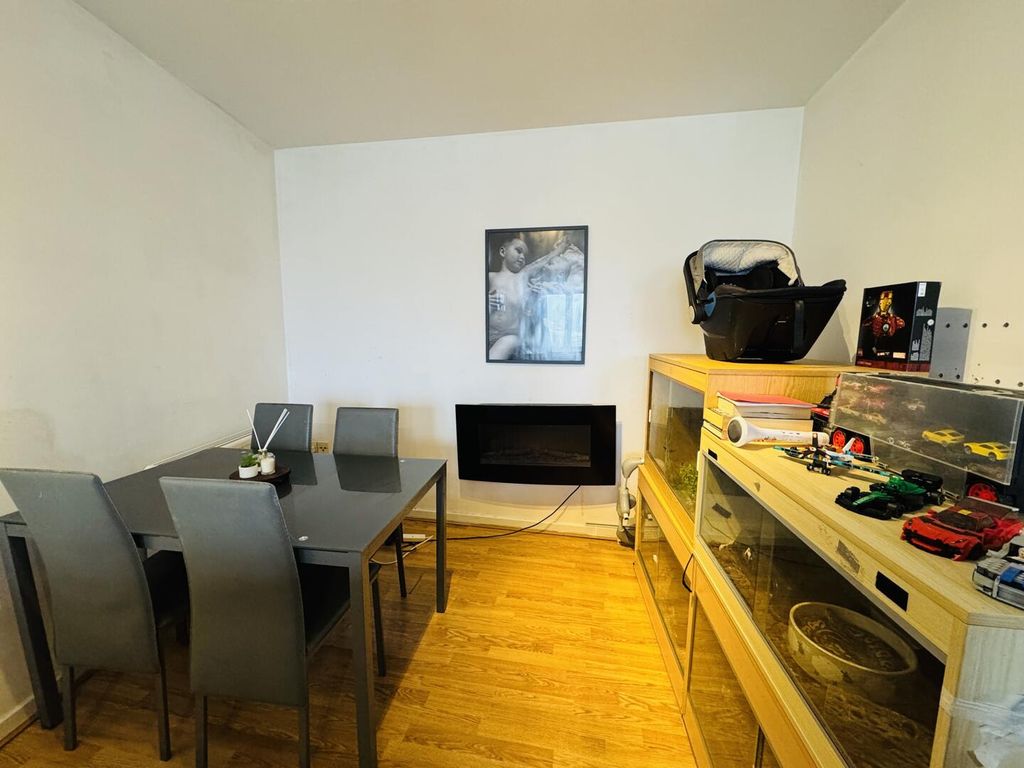 Property photo 3 of 9 Dining Room