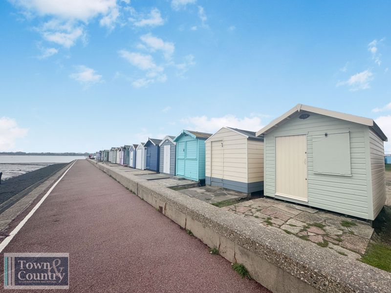 Property photo 2 of 6 Beach Hut