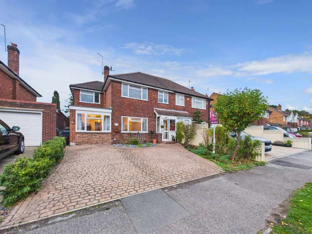 Property photo 1 of 16 Cam01354G0-Pr0617-Still024