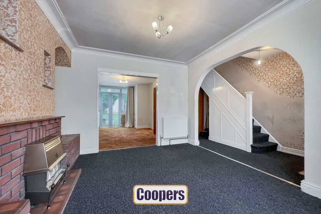 Property photo 3 of 13 Lounge