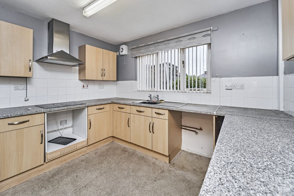 Property photo 2 of 17 58B Walsall Road, Aldridge, Walsall Ws9 0Jl