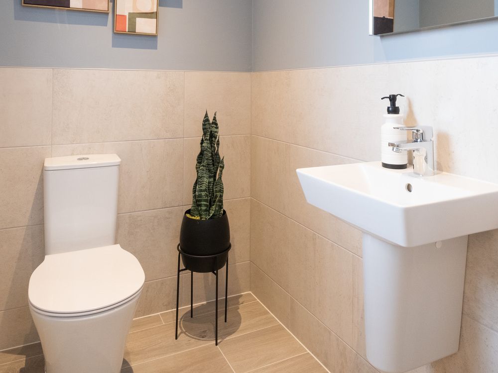 Property photo 3 of 5 The Buxton Mid - Cloaks