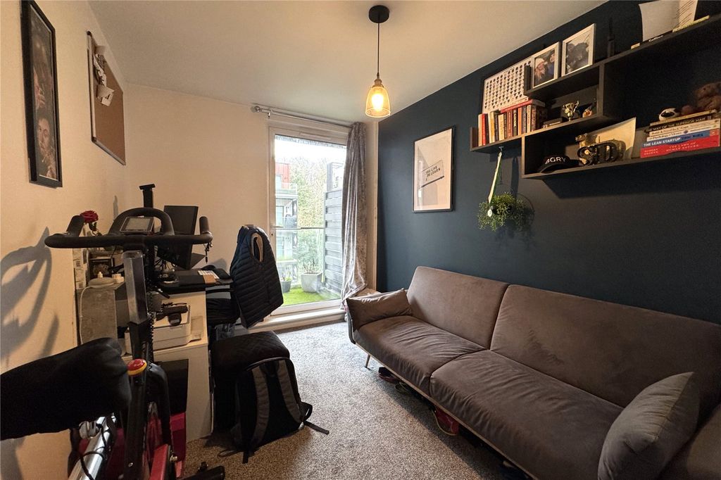 Additional image 10 of 2 bed flat for saleFarnborough Road, Farnborough, Hampshire GU14