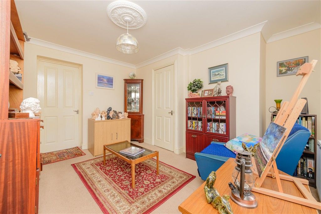 Property photo 3 of 7 Lounge