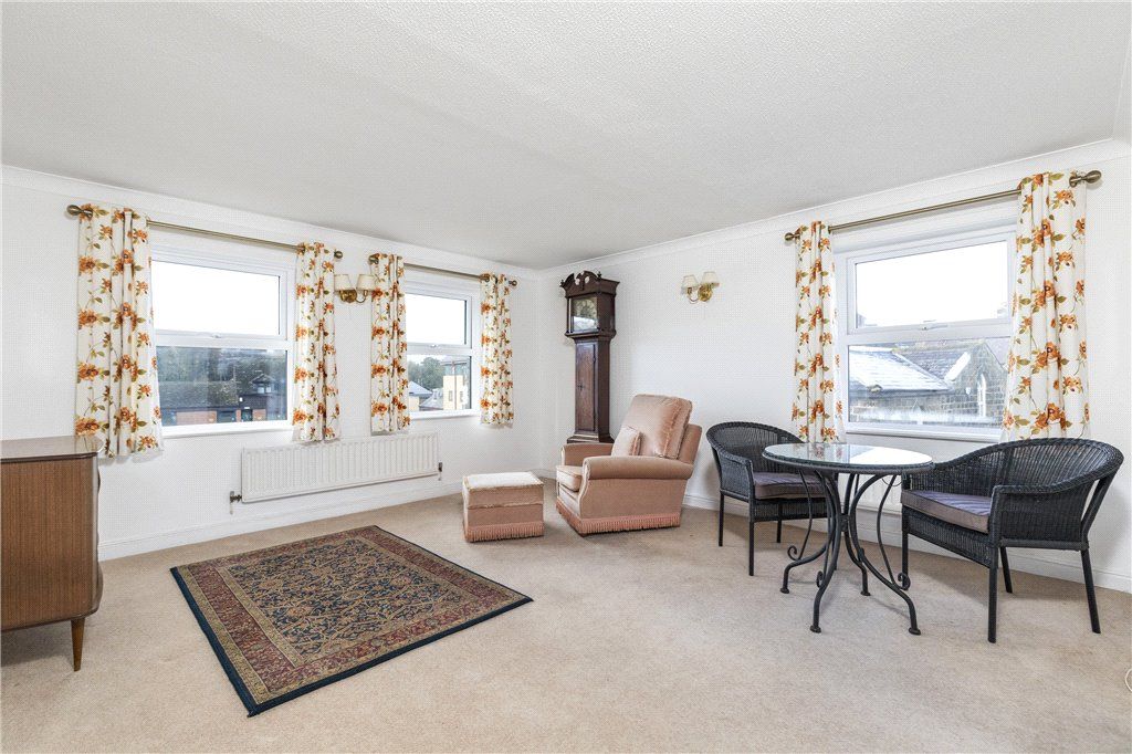 Property photo 3 of 14 Living Room