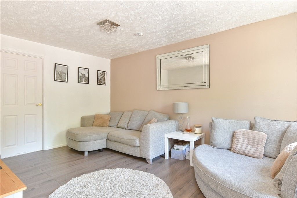 Property photo 2 of 9 Lounge