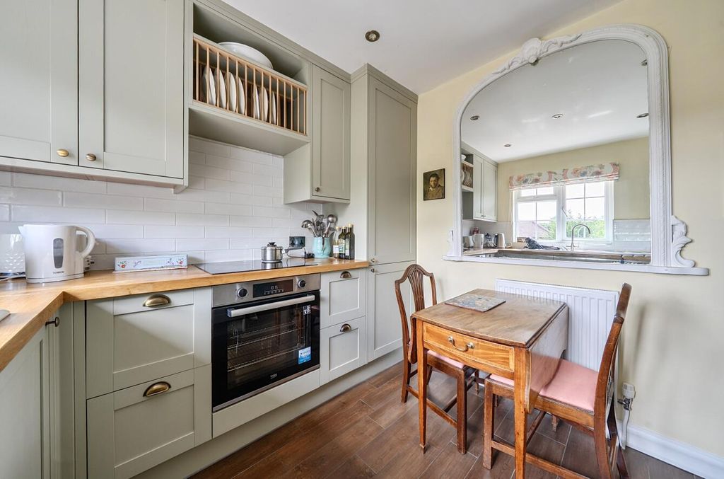 Property photo 3 of 16 Kingsway 105C (12).Jpg
