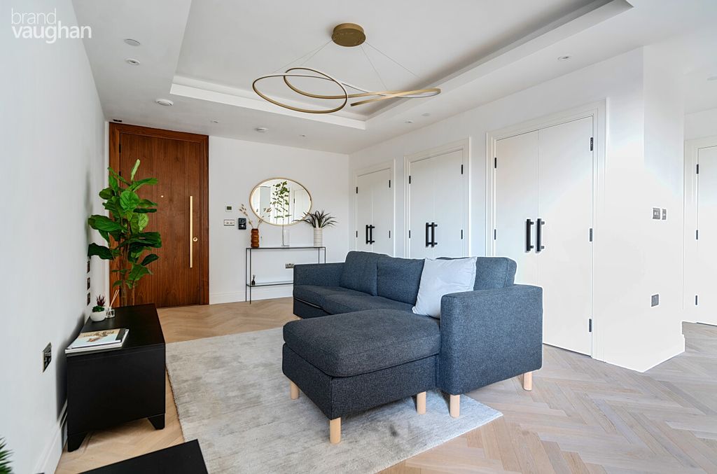 Property photo 1 of 18 1Ed5Bc70-7458-493...