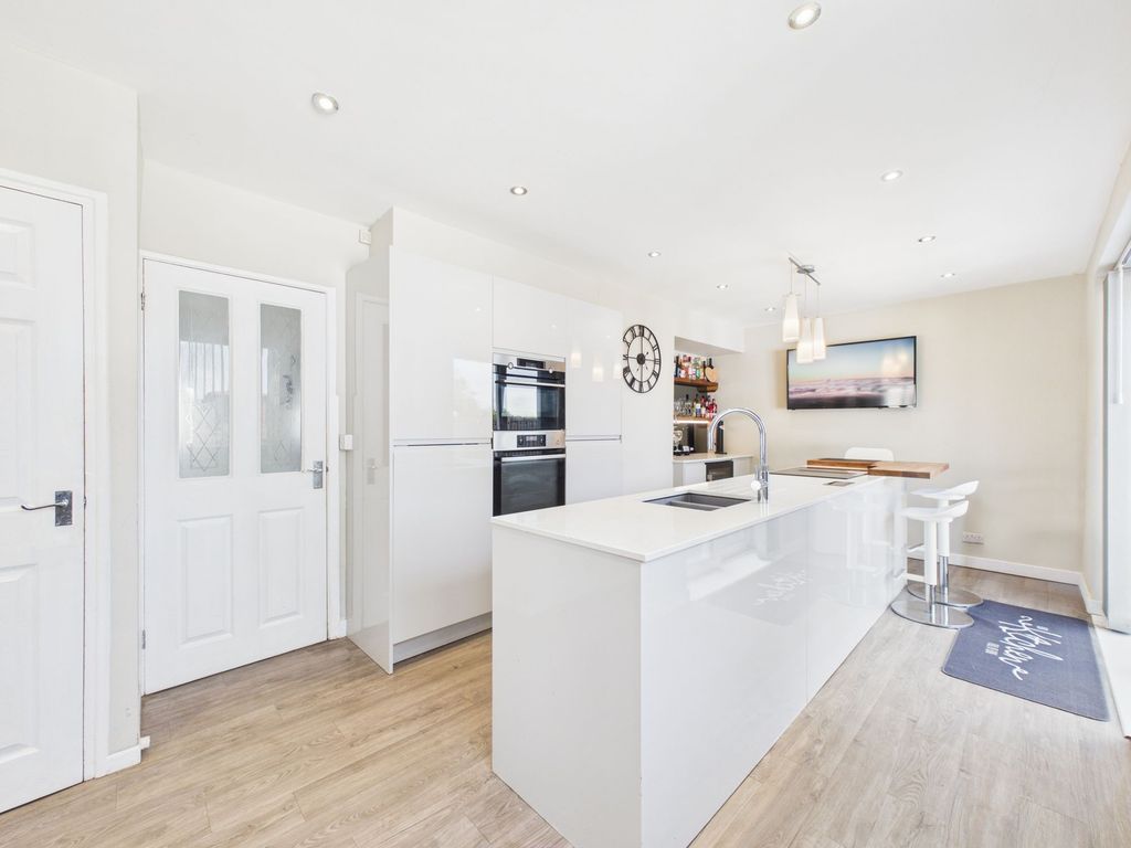 Property photo 2 of 18 Dining Kitchen
