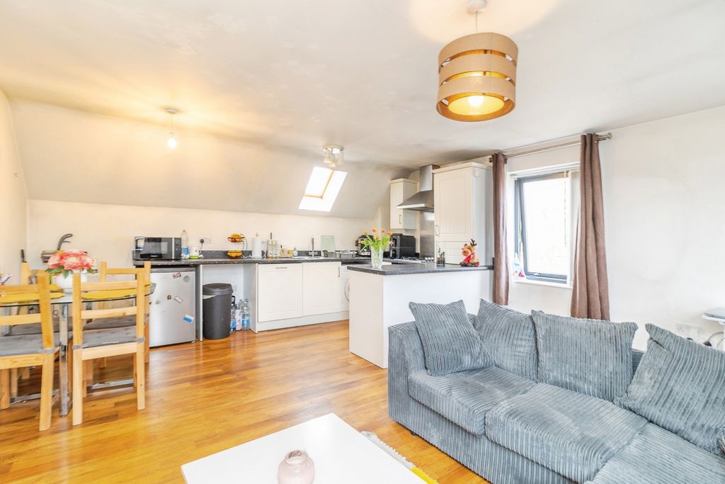 Property photo 3 of 20 Pbox-Img.Jpg