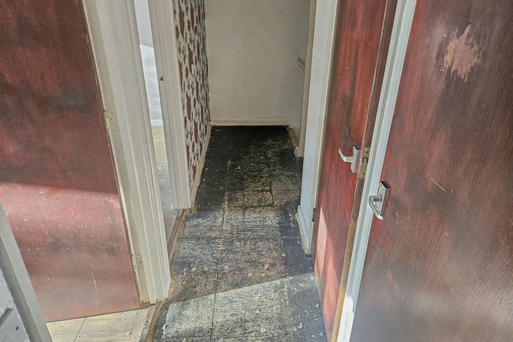 Property photo 3 of 14 23 Highlands Drive, Stourton, Leeds, West Yorkshire, Ls10 4Rw