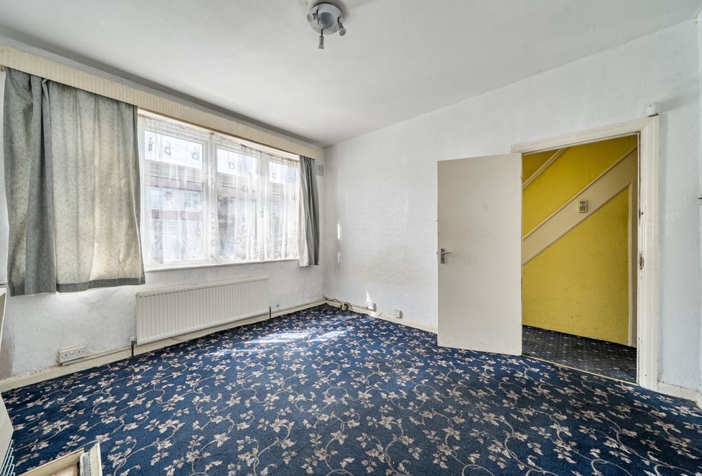 Property photo 2 of 12 1479799-19-6A3178...