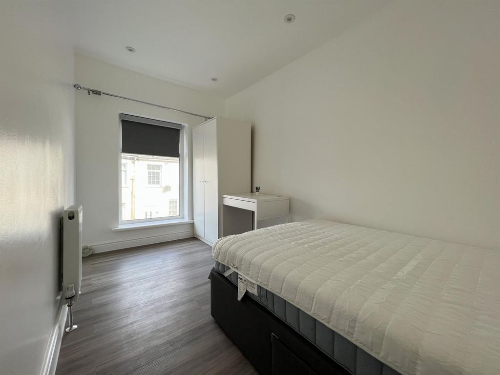 Property photo 3 of 10 Lrg_42 Cyfarthfa Street_Sept22_2.Jpg
