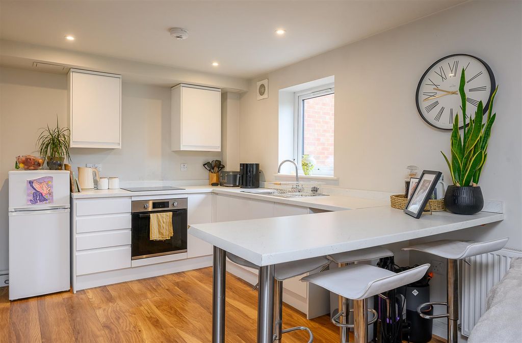 Property photo 2 of 9 Kitchen