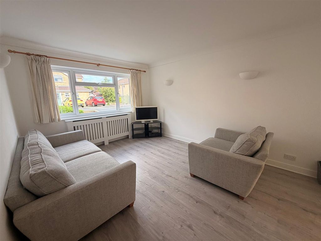 Property photo 2 of 17 Sitting Room.Jpg