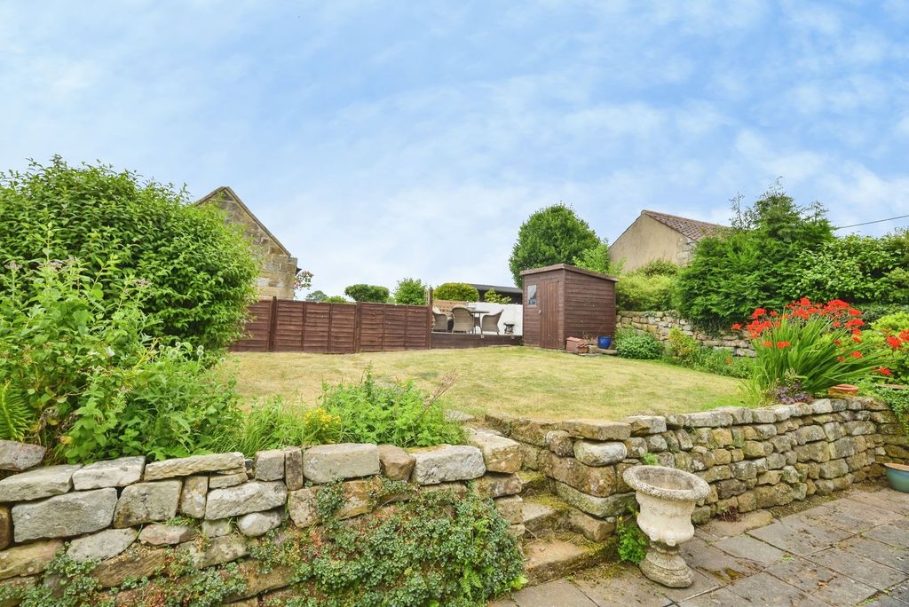 Property photo 2 of 25