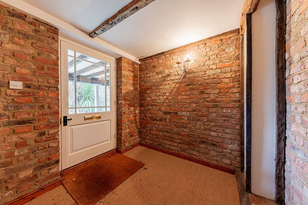 Property photo 2 of 27 Entrance (1)