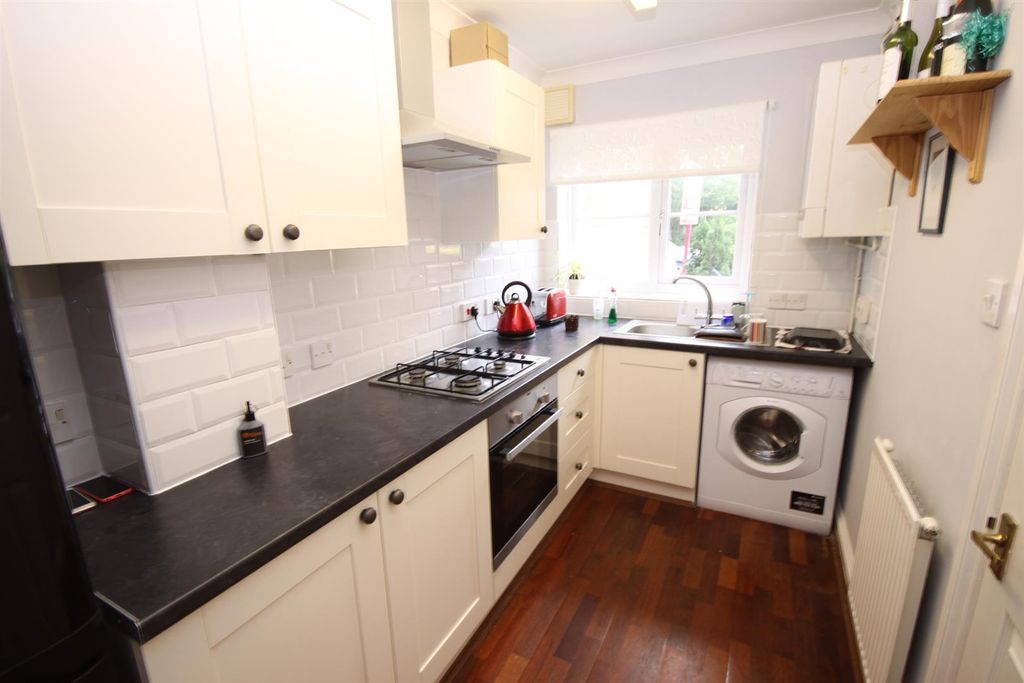 Property photo 2 of 8
