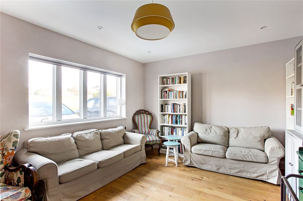 Property photo 3 of 8 Sitting Room