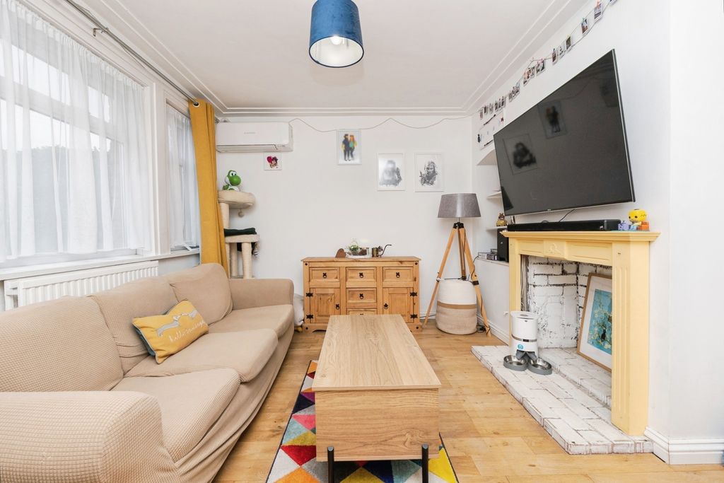 Property photo 2 of 18 Pbox-Img.Jpg