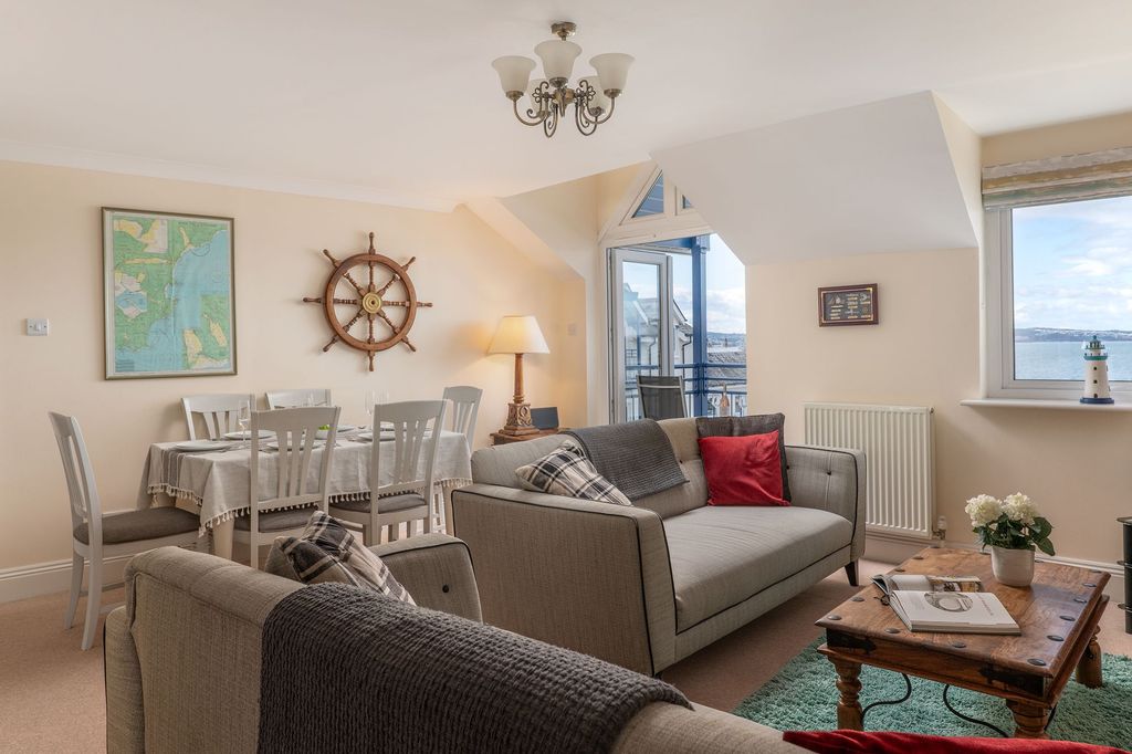 Property photo 3 of 8 52 Moorings Reach Living And Dining Room