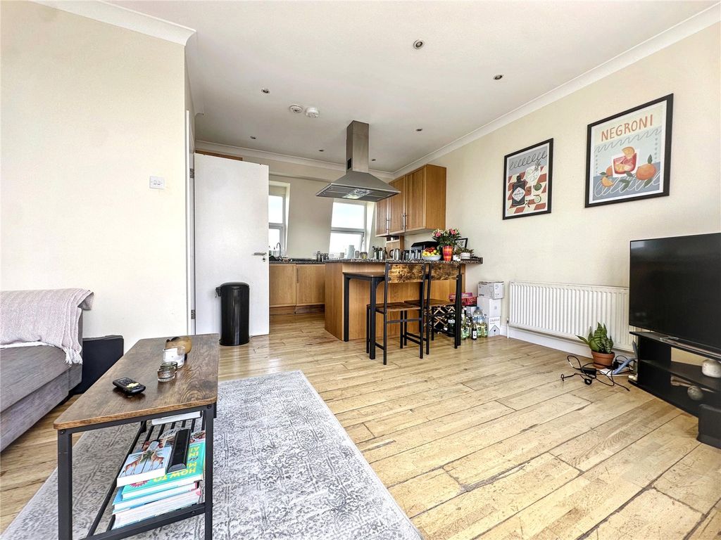 Property photo 2 of 19 Picture No. 22