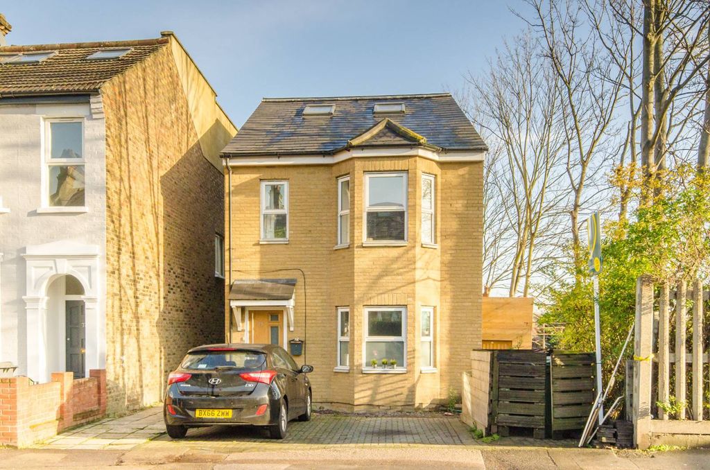 Property photo 2 of 9