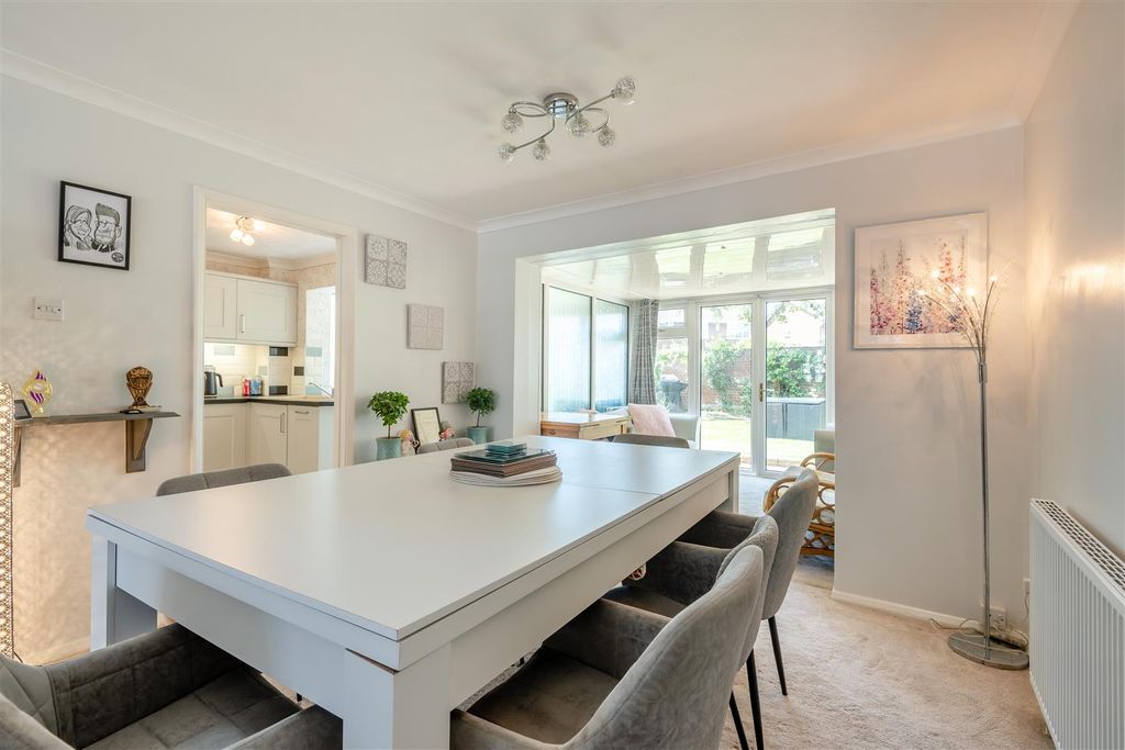Property photo 3 of 20 8694920-Interior08.Jpg